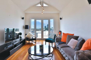 3 Bedroom in Richmond with balcony for families